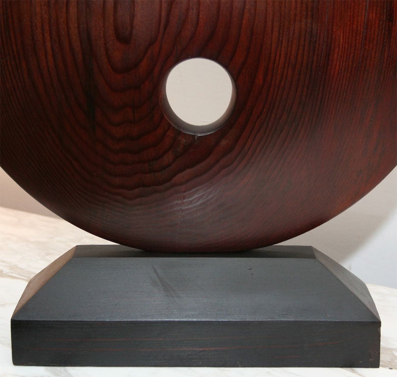 Massivholzskulptur der kalifornischen Künstlerin Carol Setterlund 1