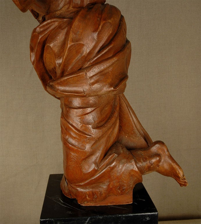 Statue einer knienden Frau aus Eiche aus dem 18. Jahrhundert im Angebot 1
