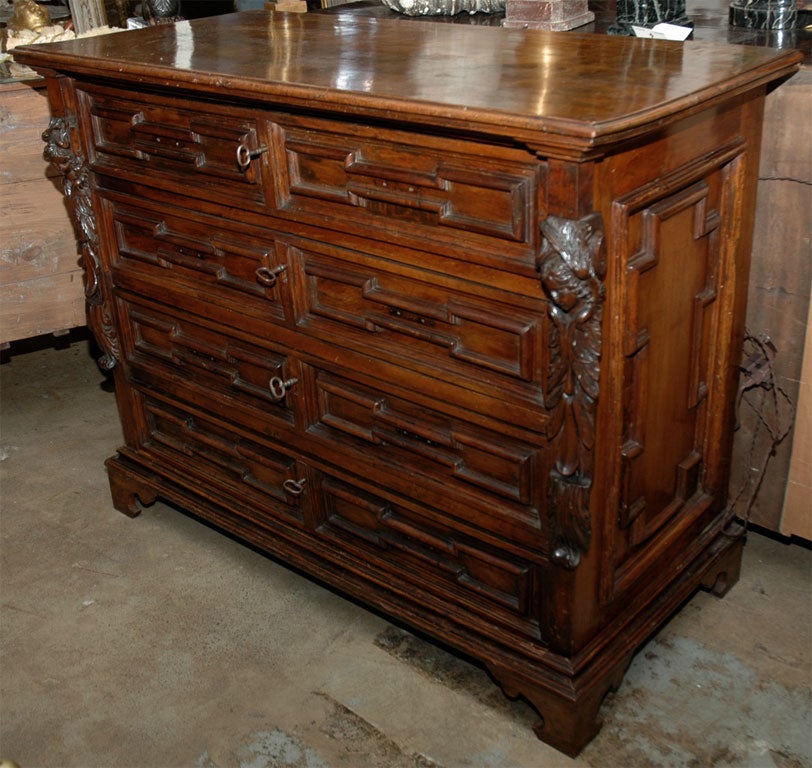 18th c., Tuscan Chest of Drawers 1