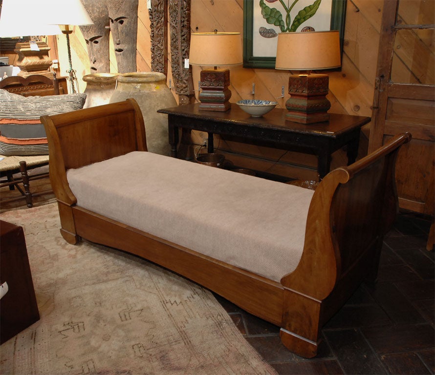 French Walnut Louis Philppe Daybed (Ref# PAR40)