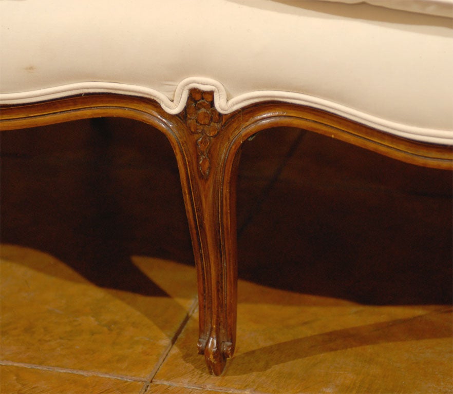 French, 19th Century Louis XV Style Wooden Three-Seat Canapé à Oreilles 2