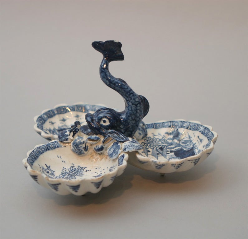 Bow Porcelain Dolphin Sweetmeat Dish In Excellent Condition For Sale In New York, NY