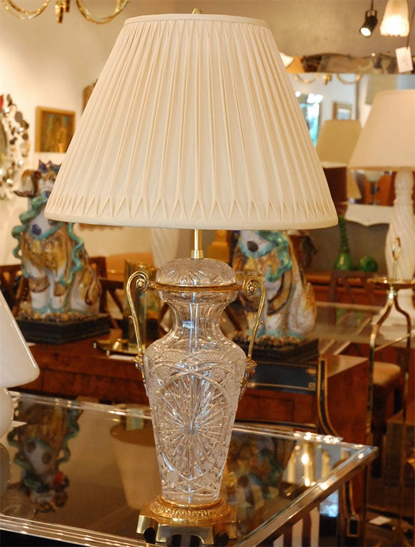 SINGLE BACCARAT CUT CRYSTAL URN FORM LAMP WITH BRONZE DORE MOUNTS BY MARBRO