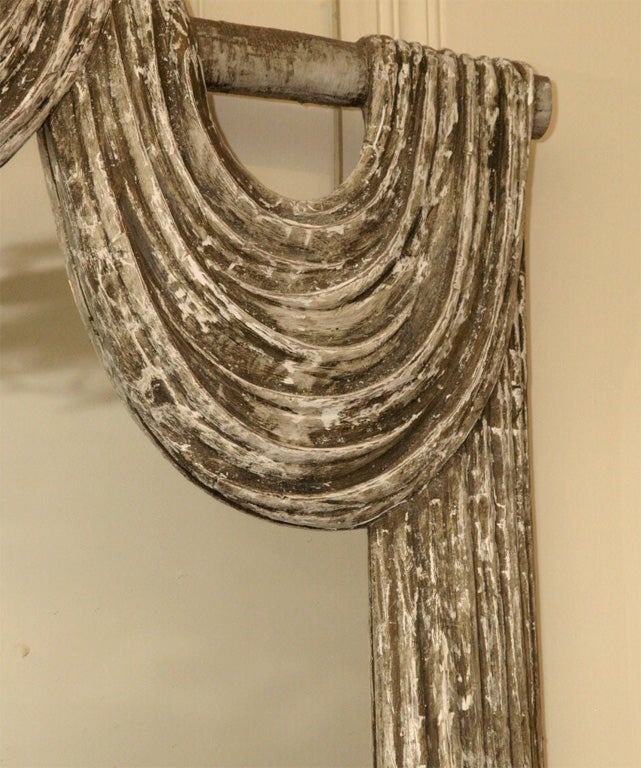 Grand Draped Mirror In Good Condition For Sale In New Orleans, LA