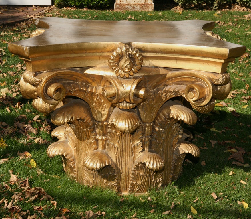 Large gold painted capital In Excellent Condition For Sale In So. Egremont, MA