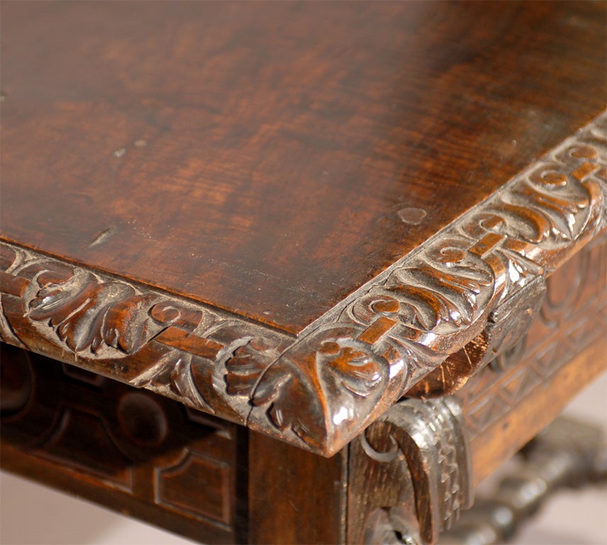 18th Century Spanish Library Table in Walnut with Carved Details For Sale 4