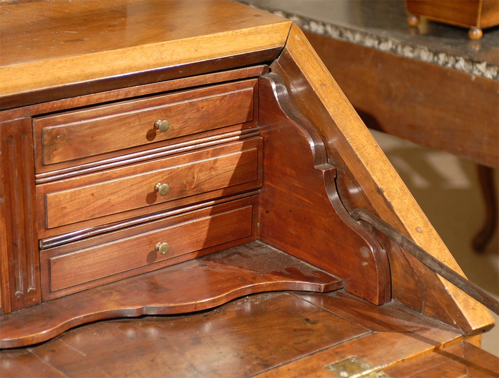 18th century Louis XVI Walnut Bureau, France For Sale 2