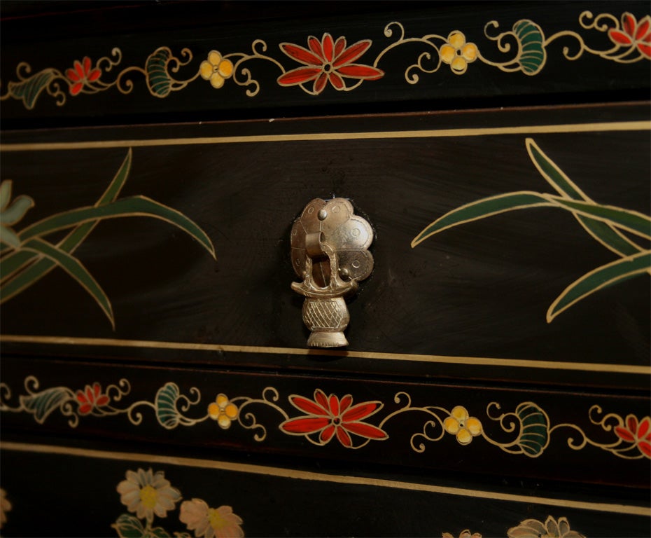 Anglo Japanese Painted and Decorated Lacquer dresser In Excellent Condition For Sale In New York, NY