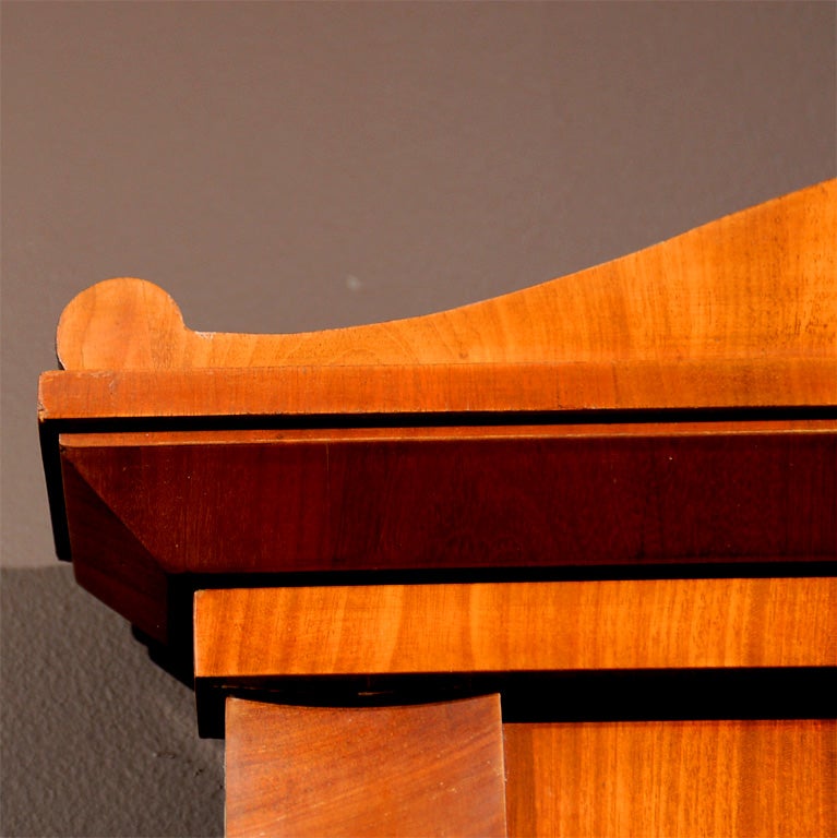 Specchio svedese Karl Johan, Biedermeier in mogano crotch in vendita 2