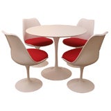 Set of Saarinen Table and Chairs from Knoll