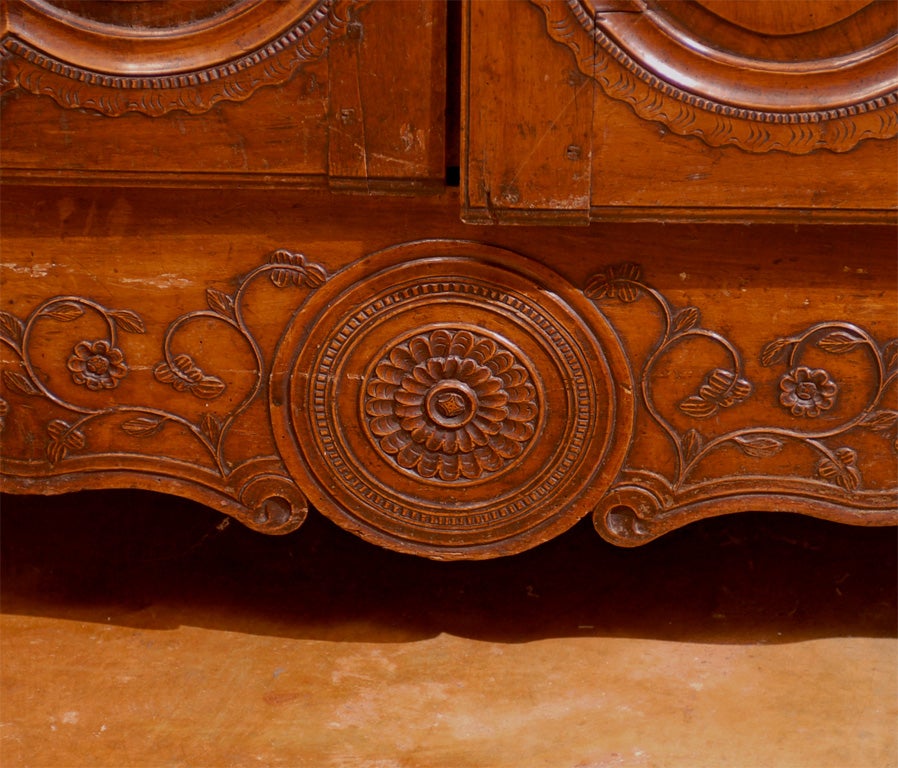 Hand-Carved French Late 18th Century Cherry Armoire from Rennes with Hand Carved Décor For Sale