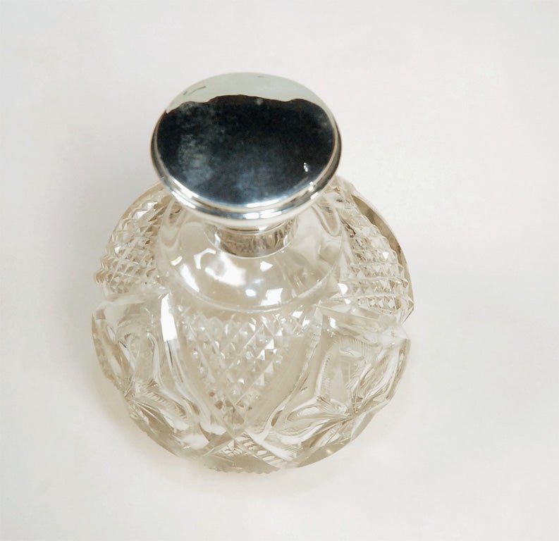19thC. Sterling top & crystal perfume bottle For Sale 3