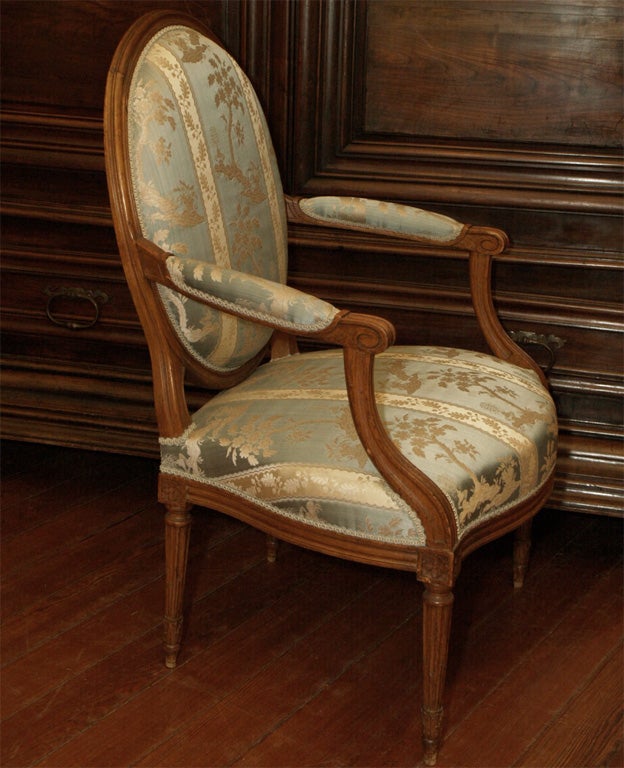 PAIR OF FRENCH OVAL BACK LOUIS XVI ARMCHAIRS For Sale 4