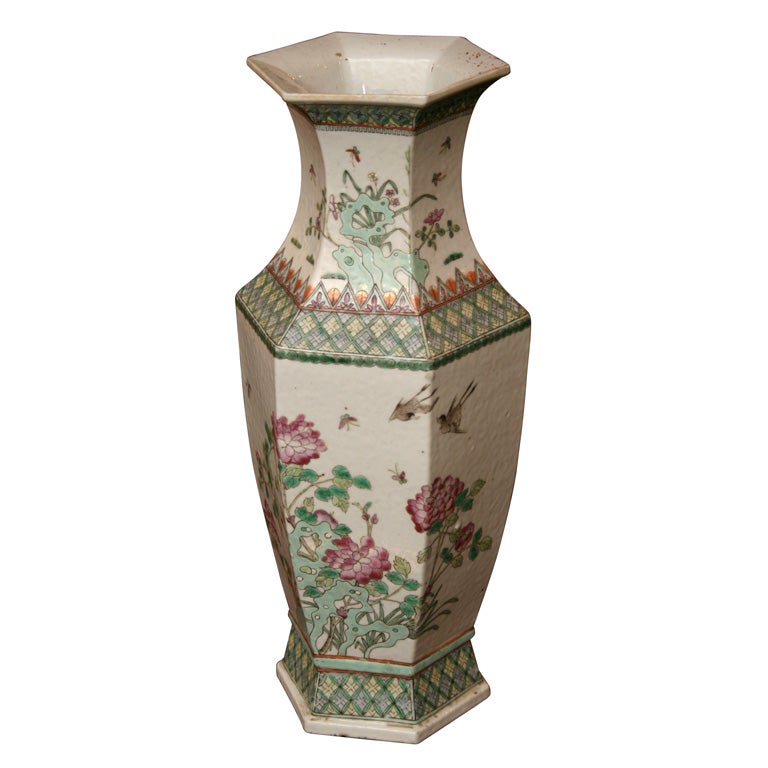 Chinese Octagonal Shaped Vase For Sale at 1stDibs