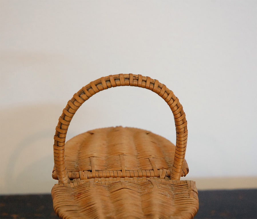 19TH C. RARE NEW ENGLAND SHAKER BASKET 2