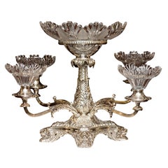 Epergne del siglo XIX de Sheffield de plata sobre cobre y cristal original con cabezas de león