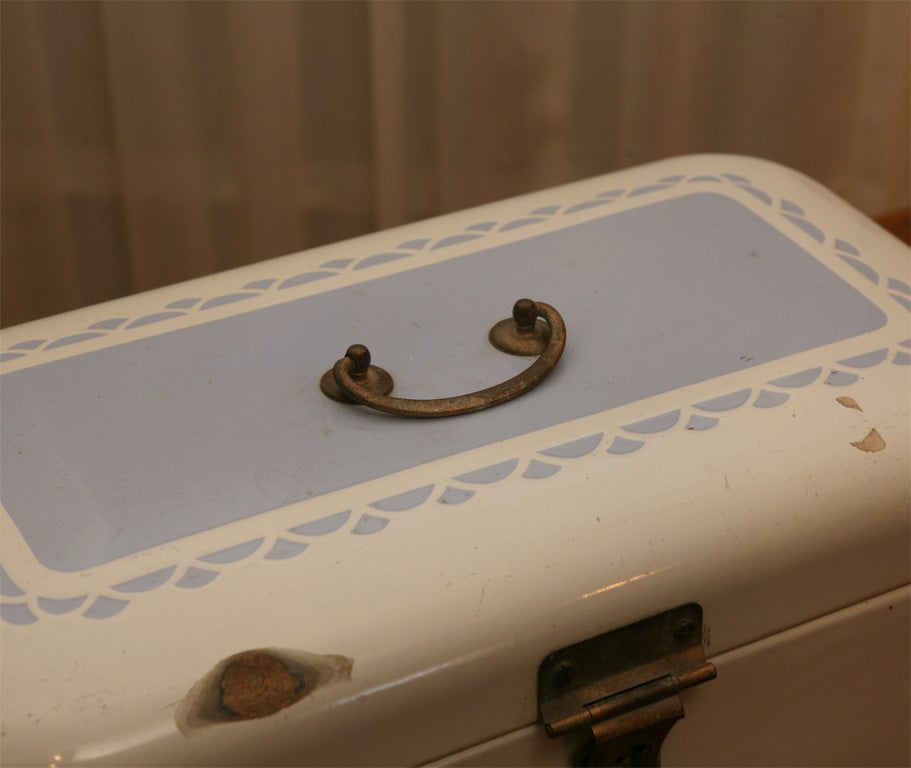 Bread box