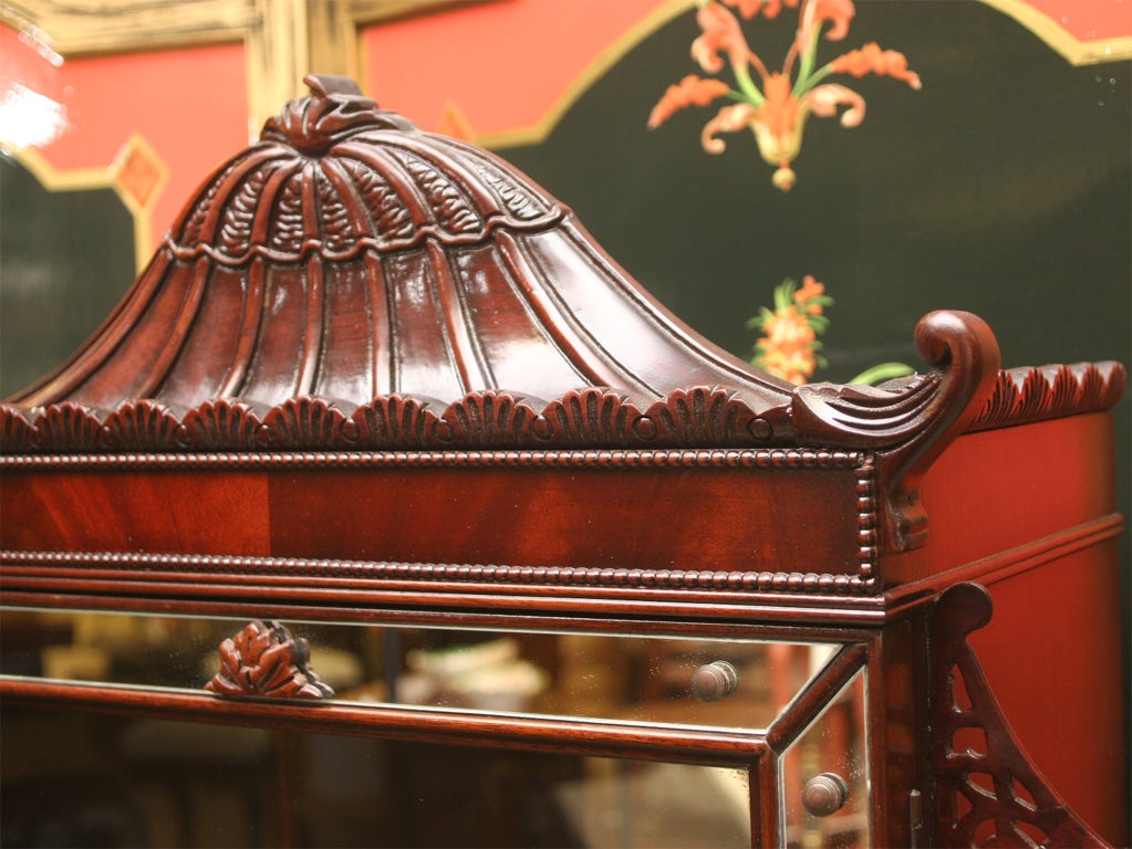 CHINESE CHIPPENDALE STYLE CURIO CABINET In Excellent Condition In Stamford, CT
