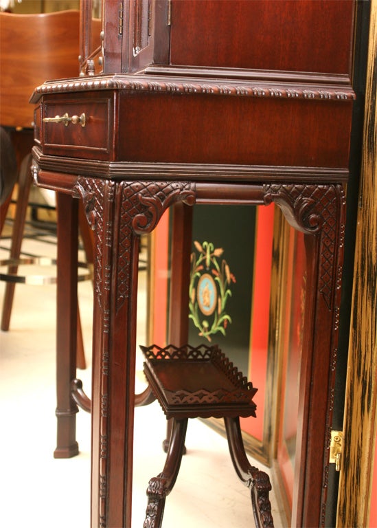 CHINESE CHIPPENDALE STYLE CURIO CABINET 3