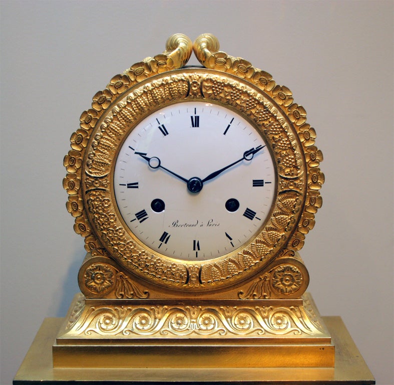 Bronze clock In Excellent Condition For Sale In New York, NY