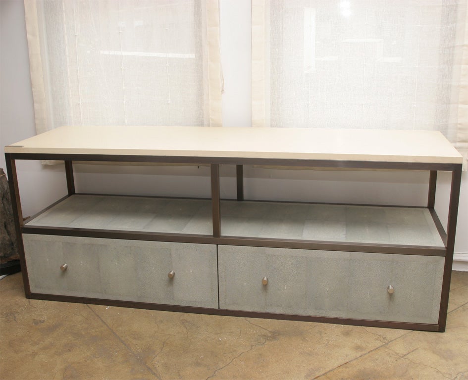 Konsolentisch von Vicente Wolf mit Shagreen-Finish und Steinplatte