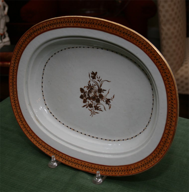 Chinese Export Armorial Pseudo platter with strainer For Sale 3