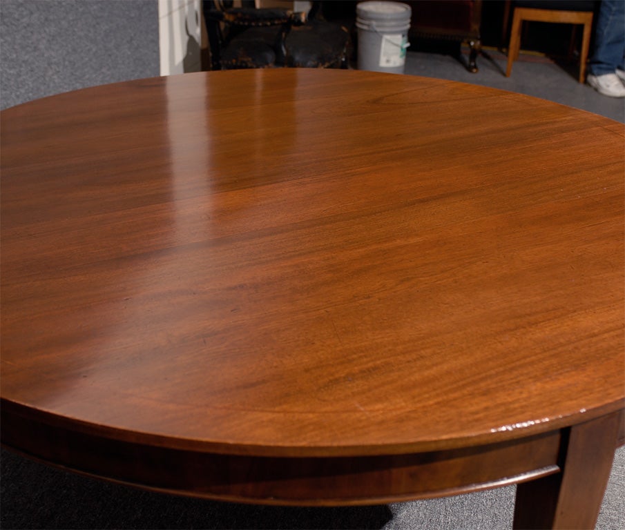 round mahogany dining table