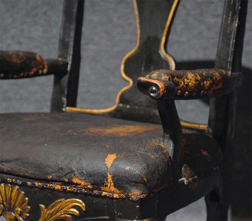 Sillón de capitán barroco sueco, tallado a mano con adornos dorados c. 1750 Tallado a mano en venta