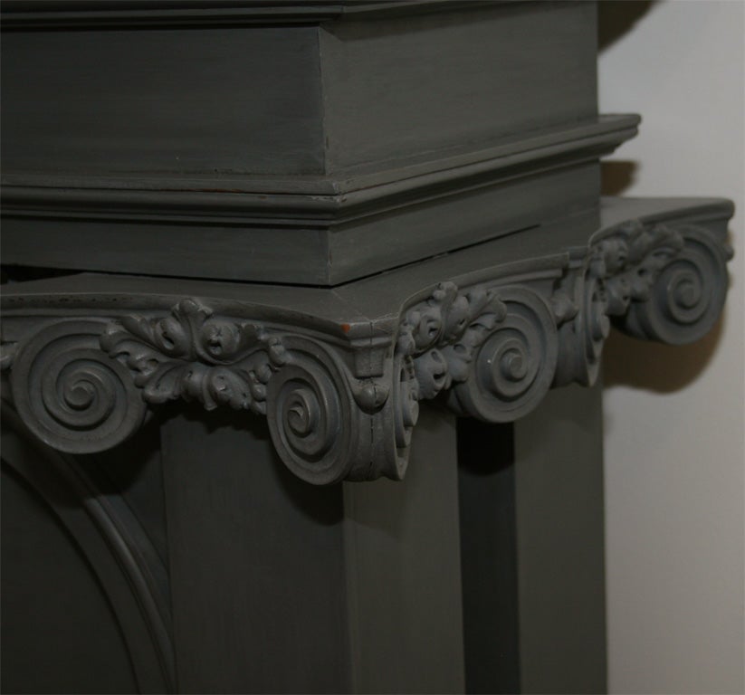 XIXe siècle Paire d'armoires architecturales peintes en vente