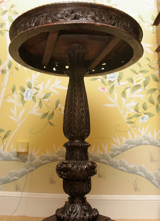 Antique Anglo-Indian Finely Carved Padouk Circular Tilt-Top Table, circa 1840 In Excellent Condition For Sale In New York, NY