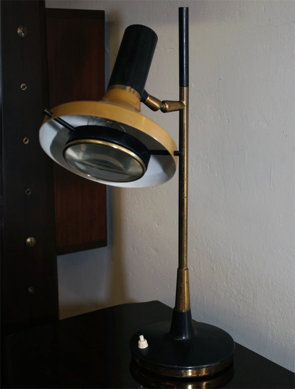 Stylish desk lamp designed by Oscar Torlasco and made by Lumi in 1950 in Milan. Adjustable shade with a magnify lens signed Lumi. Great form.
 