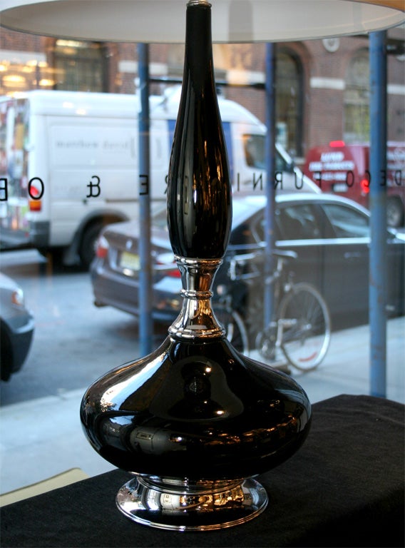 Mid-Century Modernist Black Glazed Ceramic Lamp with Chrome Base In Excellent Condition For Sale In New York, NY