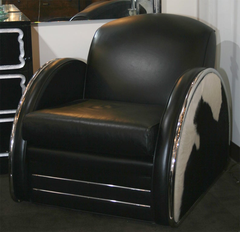 Newly upholstered in black leather and hide inserts on the sides  with chrome Art Deco detailing.