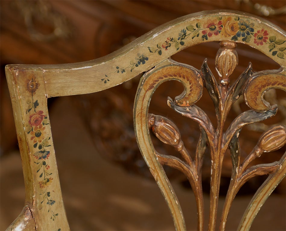 Venetian Late 18th Century Painted and Gilt Sofa with Floral and Lyre Motifs In Good Condition For Sale In Atlanta, GA
