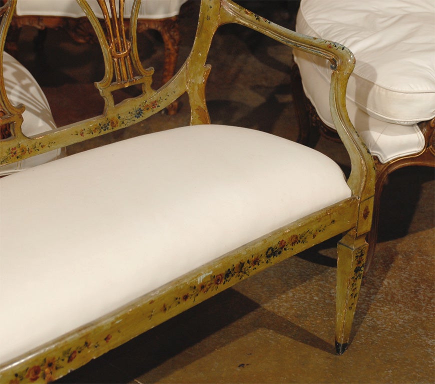 Venetian Late 18th Century Painted and Gilt Sofa with Floral and Lyre Motifs For Sale 1