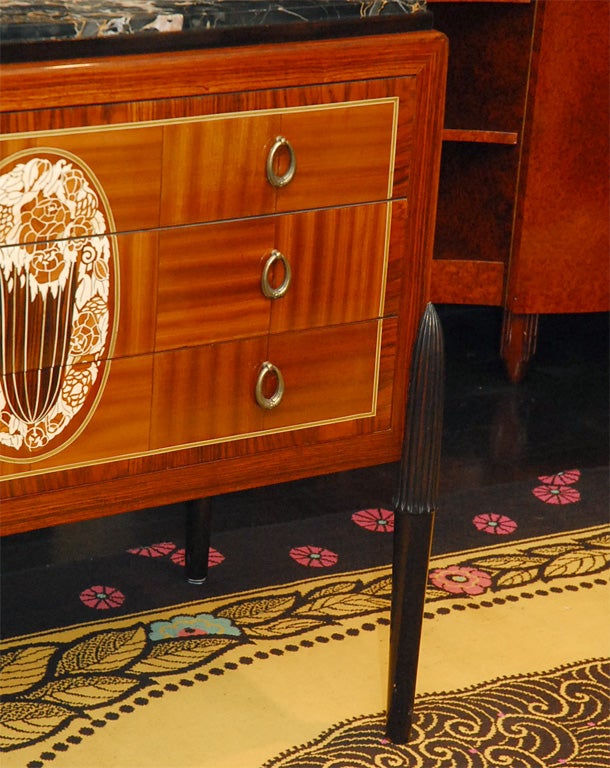 Rare commode en marqueterie de Mercier Frères en palissandre et acajou Excellent état à Los Angeles, CA