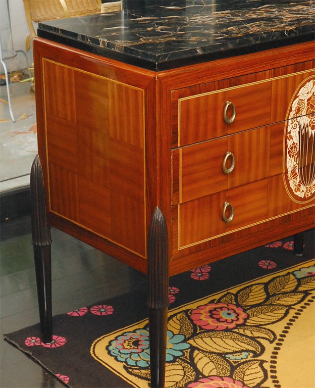 Rare commode en marqueterie de Mercier Frères en palissandre et acajou 1