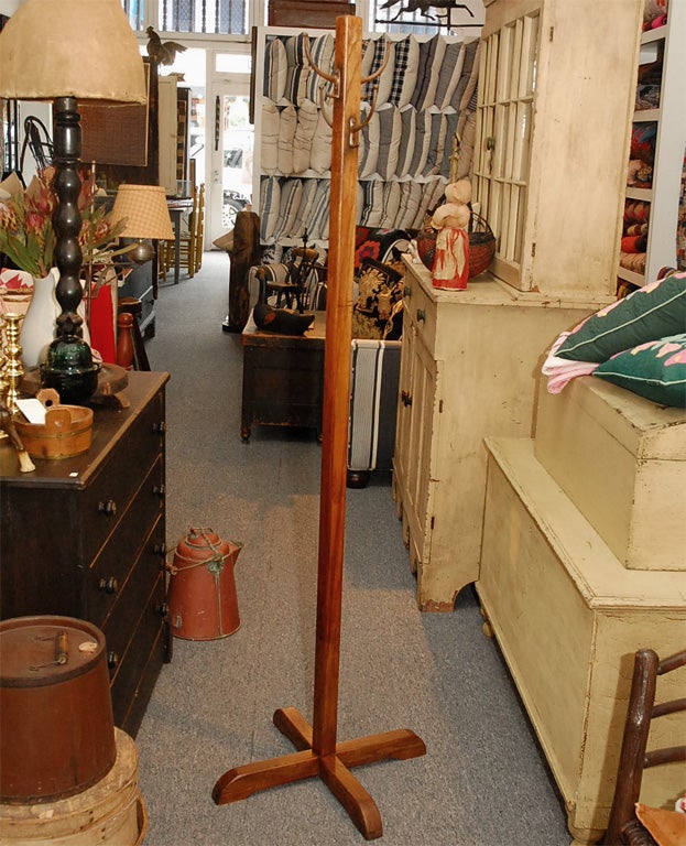 WONDERFUL EARLY 20THC COAT RACK IN ORIGINAL OLD SURFACE AS FOUND.GREAT CONDITION OAK WITH ALL ORIGINAL CAST IRON HOOKS AND GREAT SIMPLE FORM.GREAT WITH RUSTIC FURNITURE OR A MODERN ATMOSPHERE.