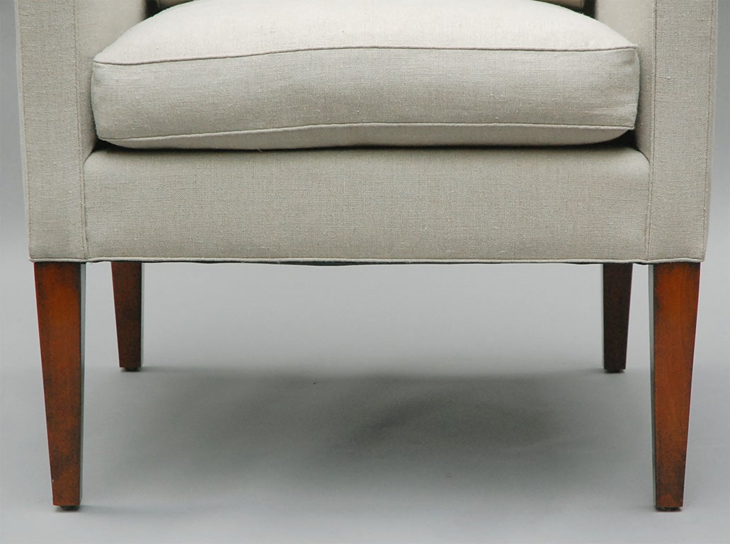 Stuhl „Wilton“ von Lee Stanton, gepolstert mit belgischem Leinen oder maßgefertigtem Stoff (21. Jahrhundert und zeitgenössisch) im Angebot