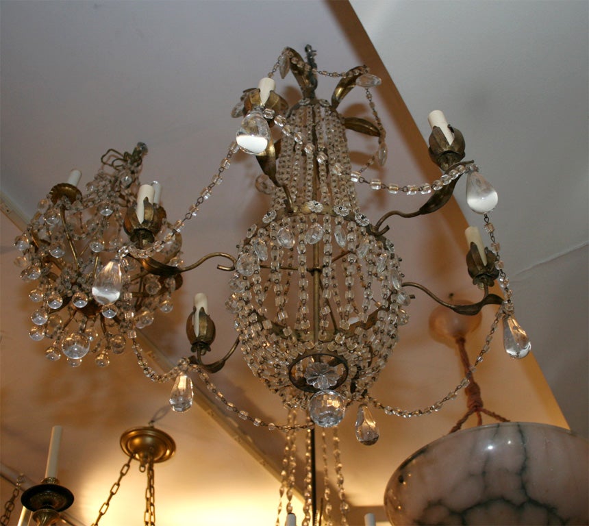 Lampadario in metallo dorato In condizioni buone in vendita a New York, NY