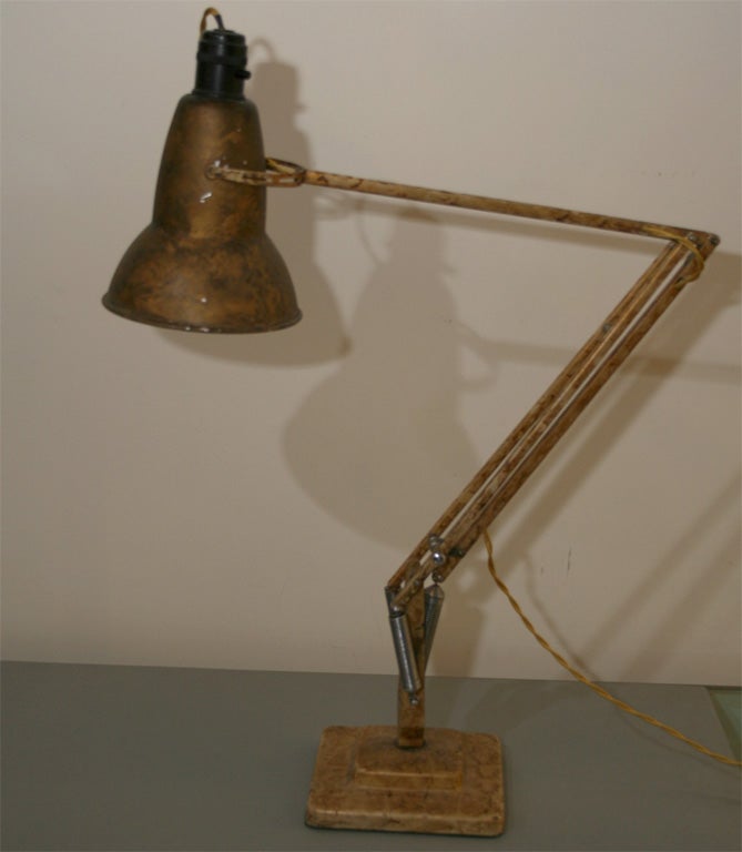 Good early example of the Anglepoise Desk Lamp designed by George Cawardine for Herbert Terry & Son, UK.Uses bayonet/lug lightbulb (available at good lighting stores or internet).

Retains old possibly original sponge-painted surface.