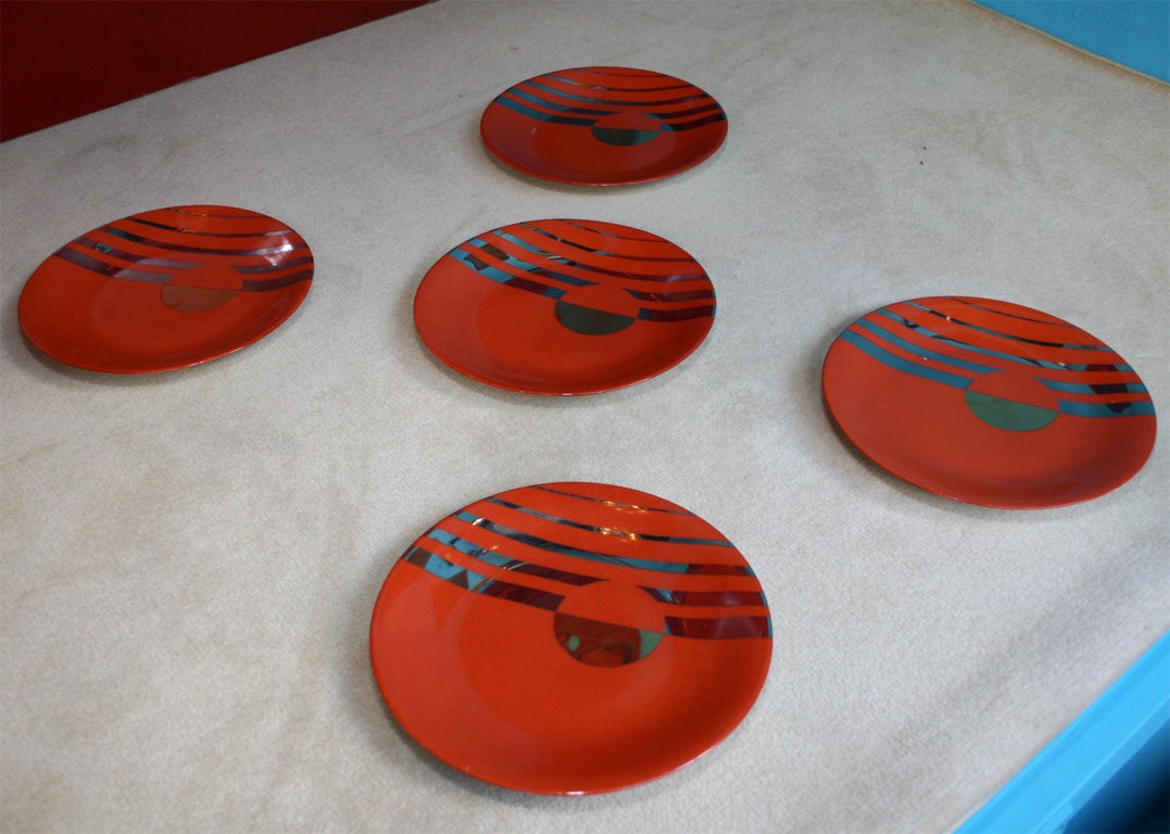 20th Century Set of Five Red Plates with Geometric Design by Jean Luce For Sale