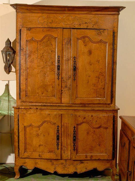 Provencial Buffet deux Corps in Elm, France ca. 1840 In Good Condition For Sale In Atlanta, GA