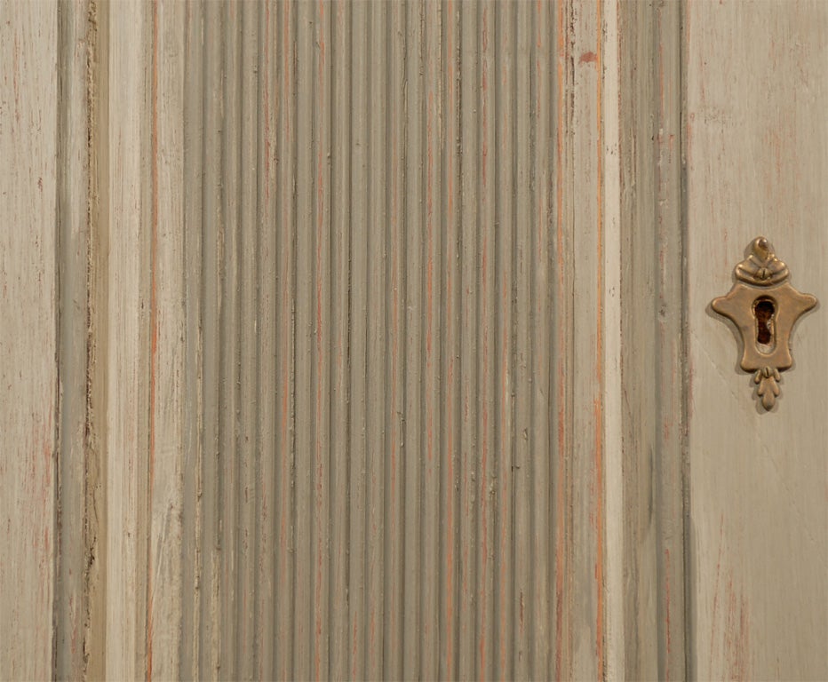 Swedish Gustavian 1790s Grey and Blue Painted Corner Cabinet with Reeded Motifs 2