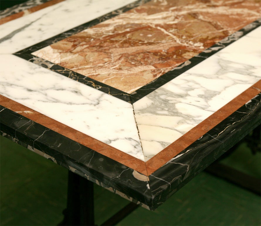 Table console du 19ème siècle en fonte et dessus en marbre spécimen en vente 2