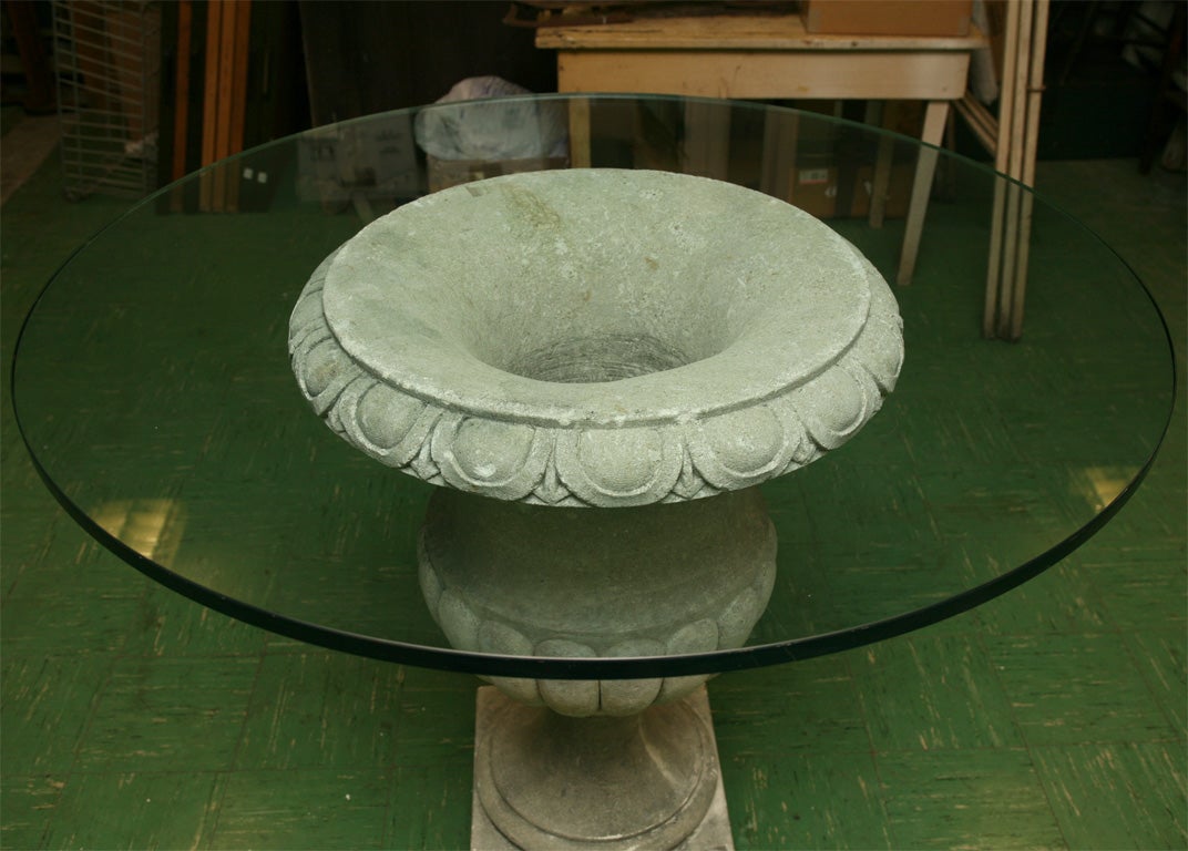 Carved Vicenza Stone Urn Center Table In Good Condition For Sale In Hudson, NY