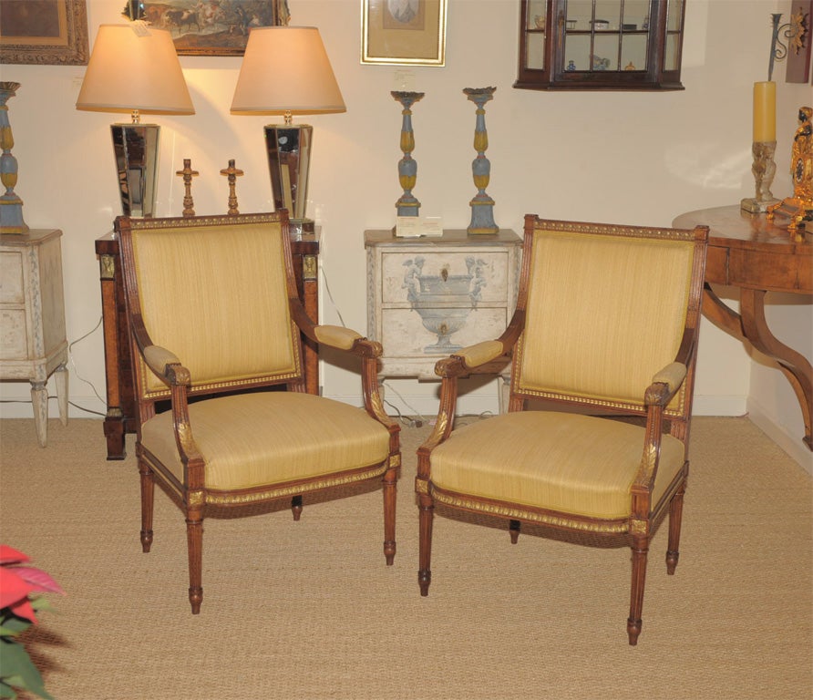 Paire de fauteuils suédois