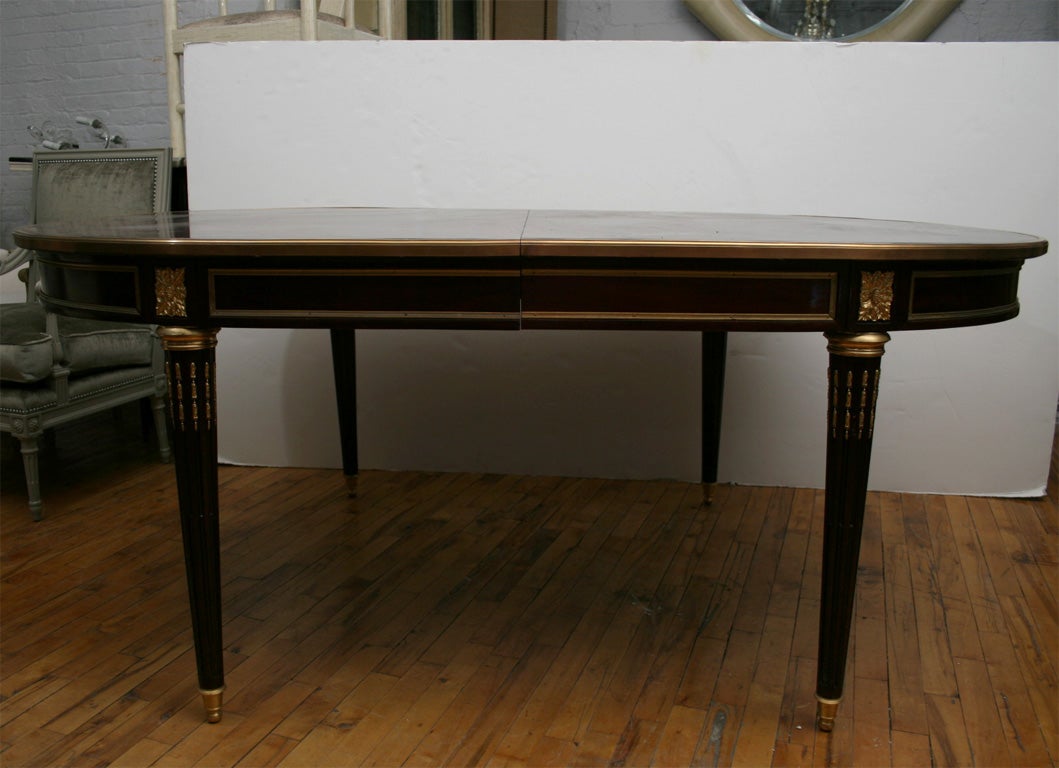 Elegant & sophisticated Cuban mahogany dining table by Jansen