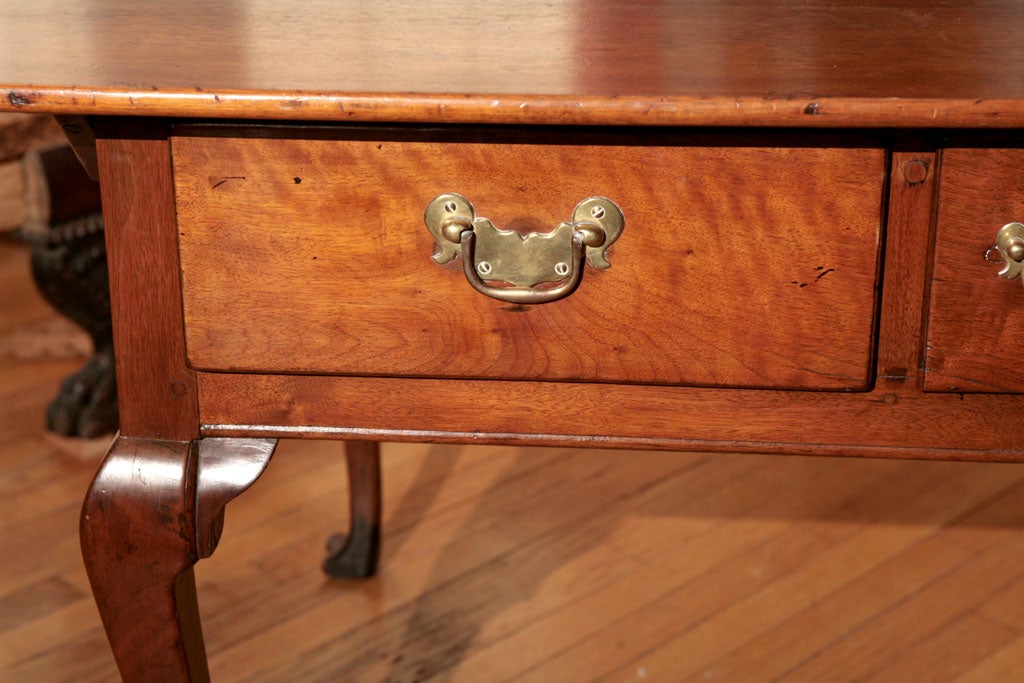 American 18th Century Walnut Tavern Table In Excellent Condition In Great Barrington, MA