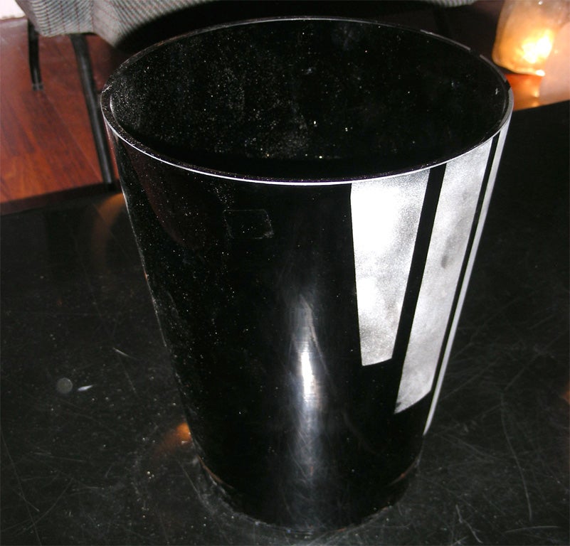 French 1935 Black Opaline Vase by A. Riecke For Sale